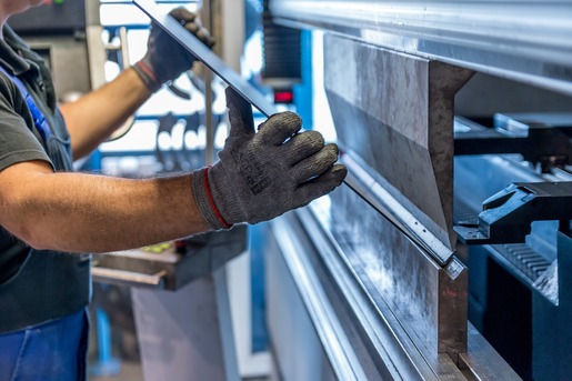 Corte e dobra de chapas de aço inox em SP: aplicações e vantagens